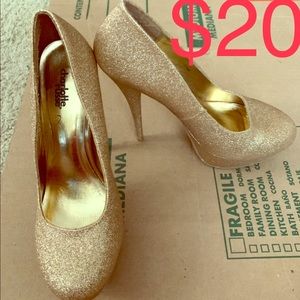 ⭐️$10 Charollete Ruse sparkle gold pumps